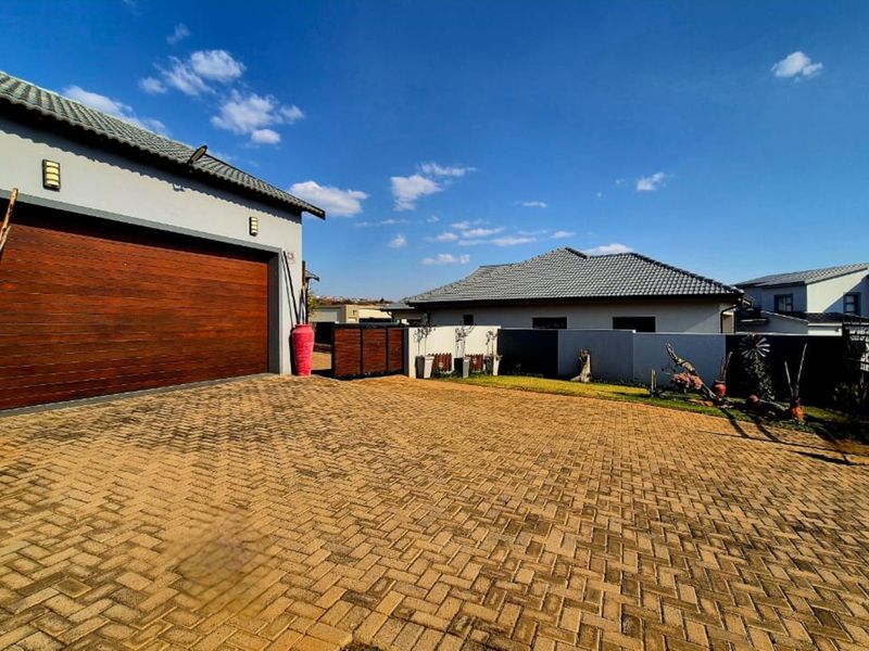 House For Sale in Lydenburg Central - Photo 5