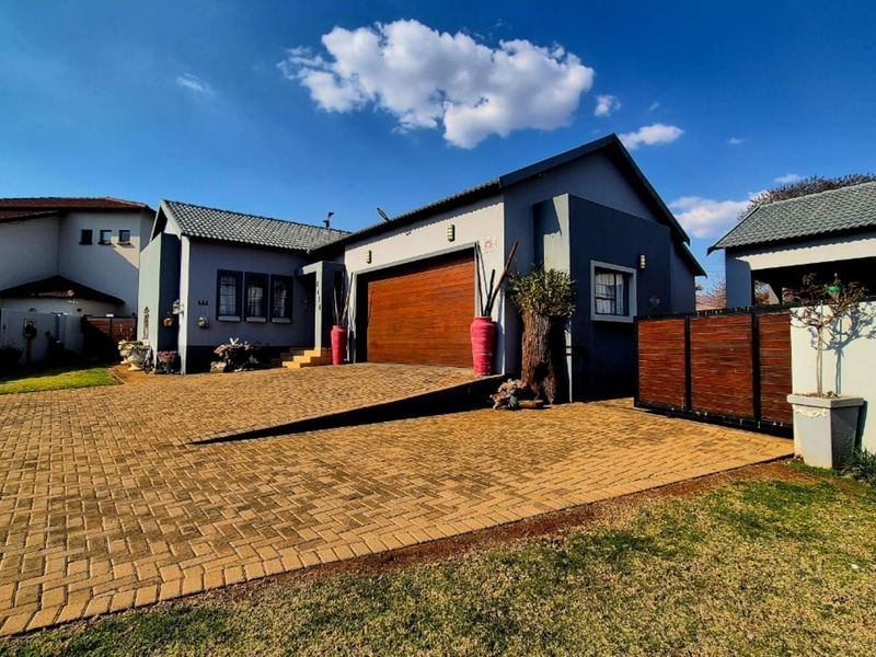 House For Sale in Lydenburg Central - Photo 4