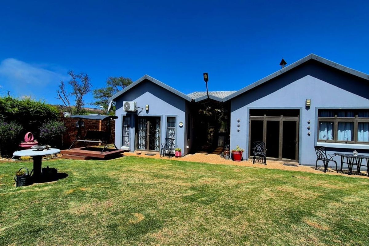 House For Sale in Lydenburg Central - Photo 2