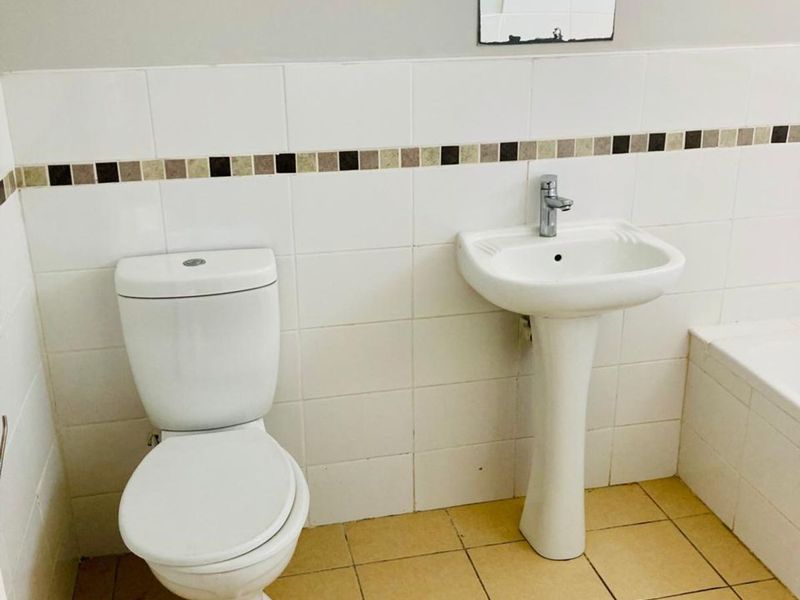 Townhouse For Sale in Bridgemeade - Photo 10