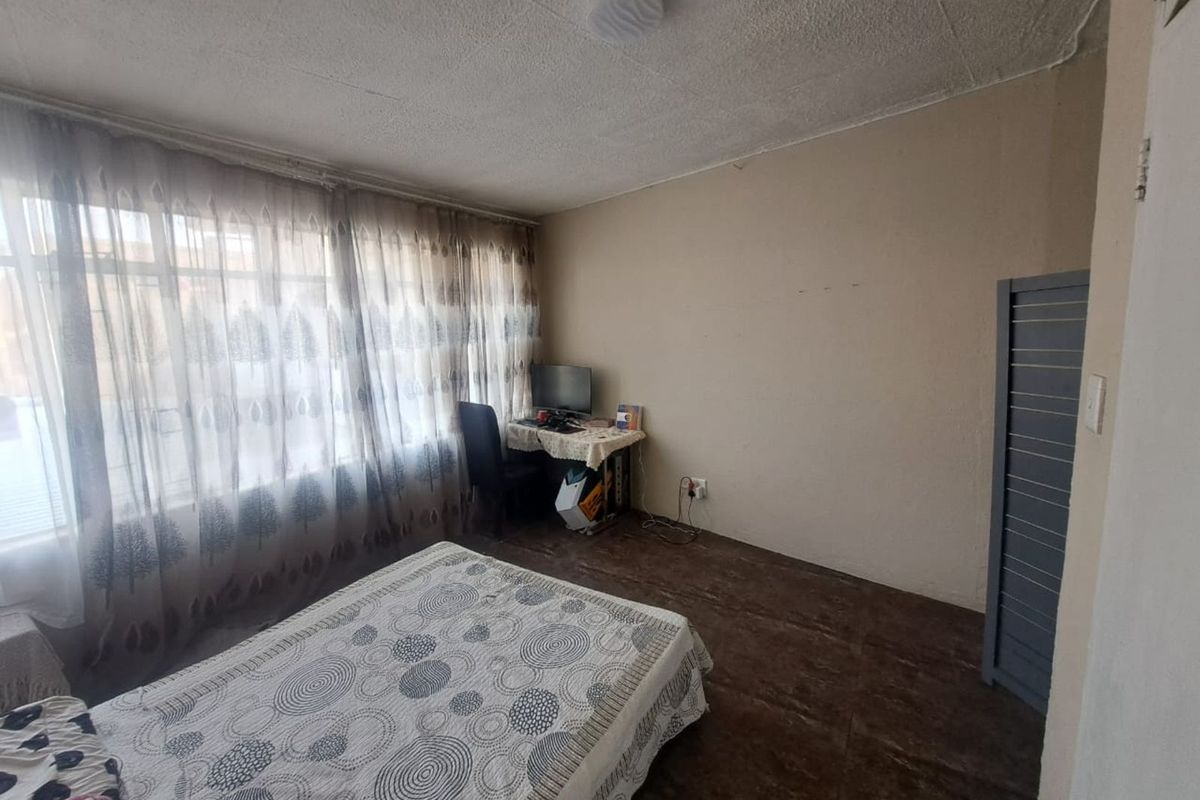 Apartment For Sale in Waverley - Photo 3