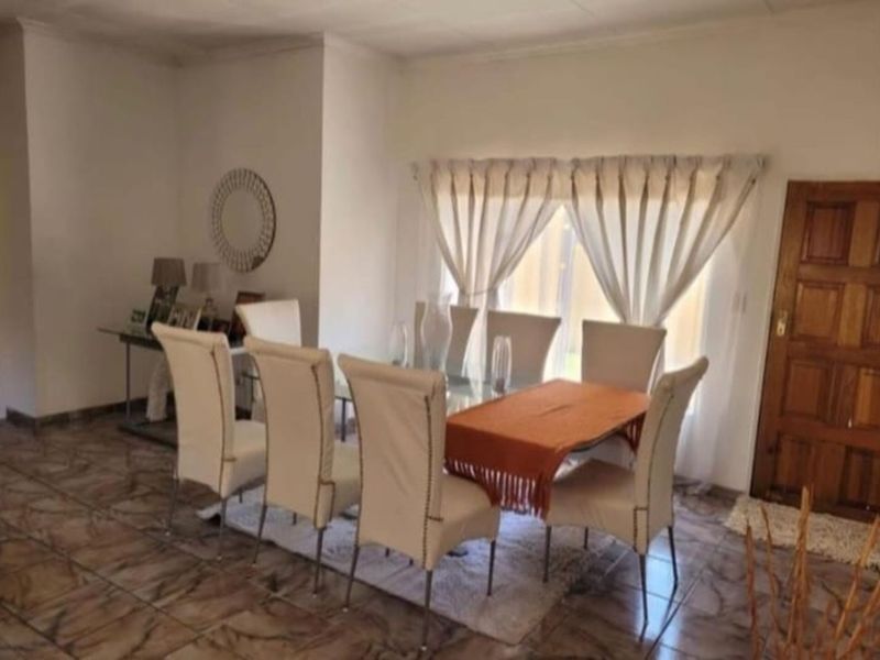 House For Sale in Thatchfield Estate - Photo 4