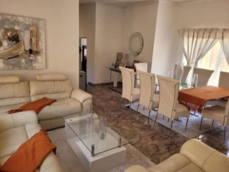 House For Sale in Thatchfield Estate - Photo 3