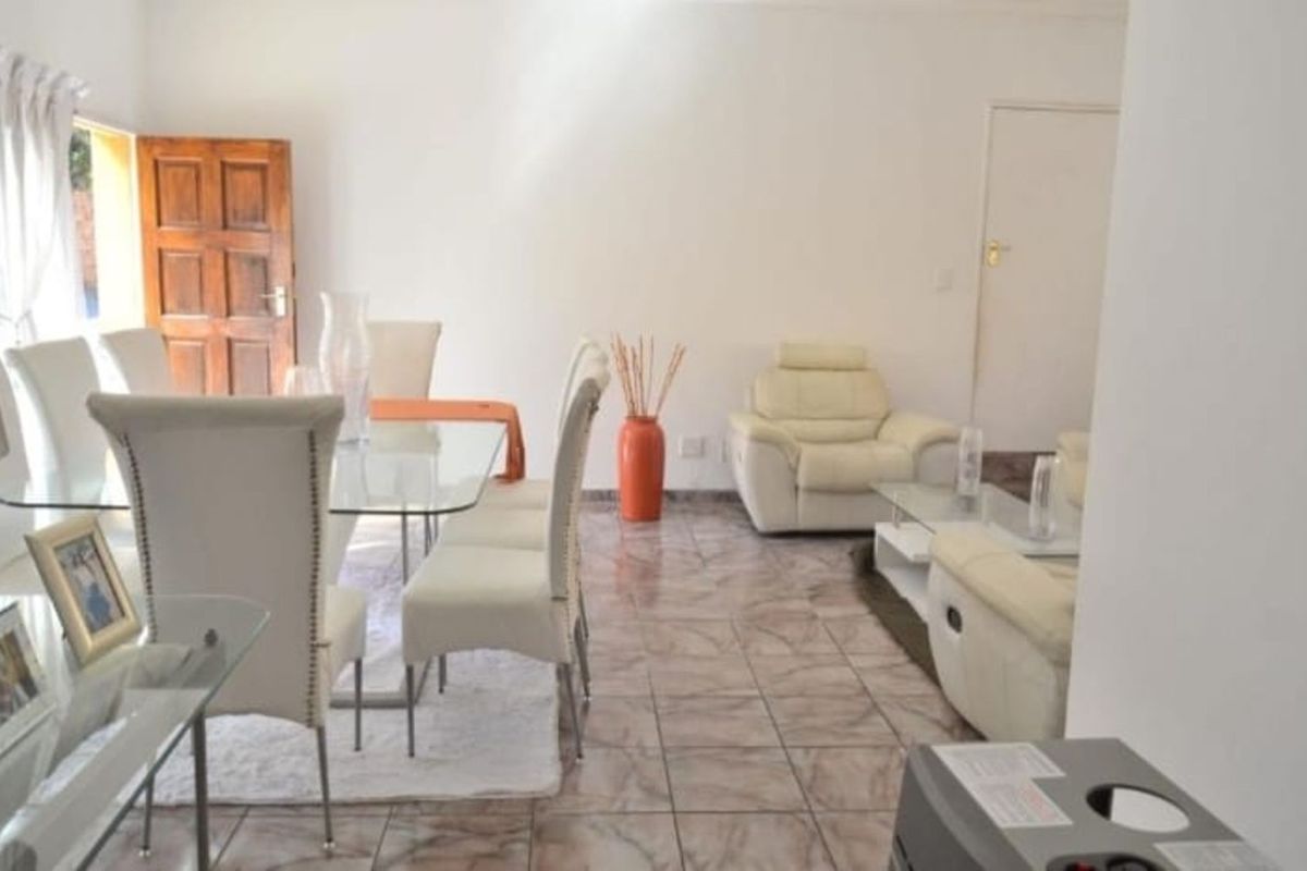 House For Sale in Thatchfield Estate - Photo 2