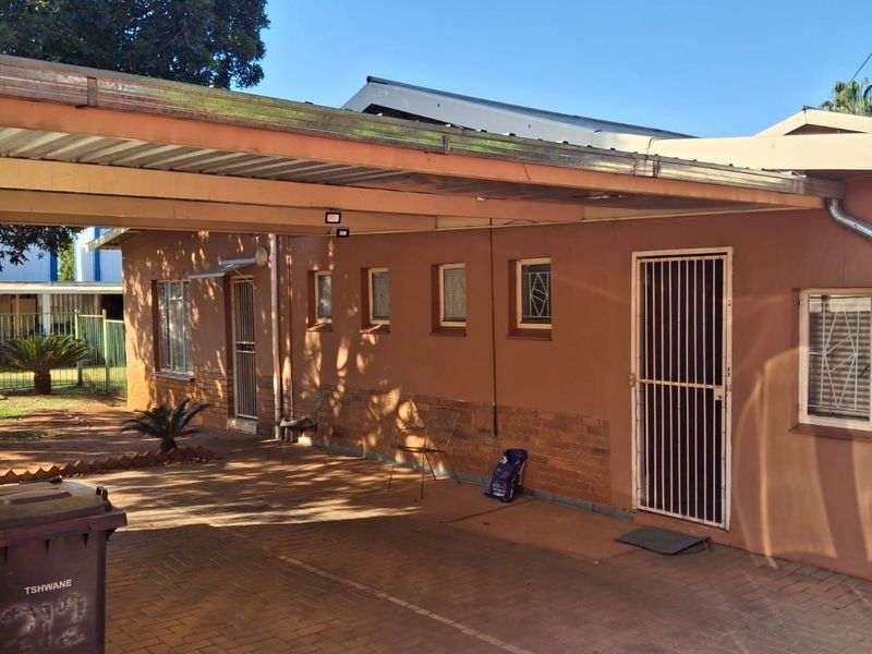 House For Sale in Pretoria North - Photo 4