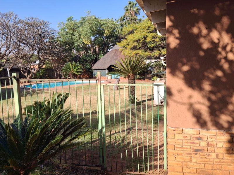 House For Sale in Pretoria North - Photo 2