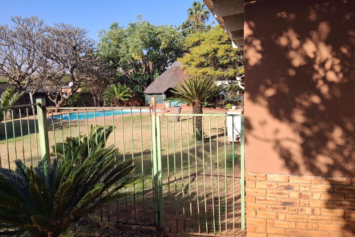 House For Sale in Pretoria North - Photo 2