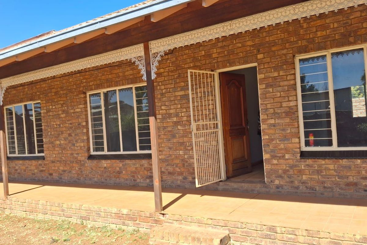 House For Sale in Pretoria North - Photo 2