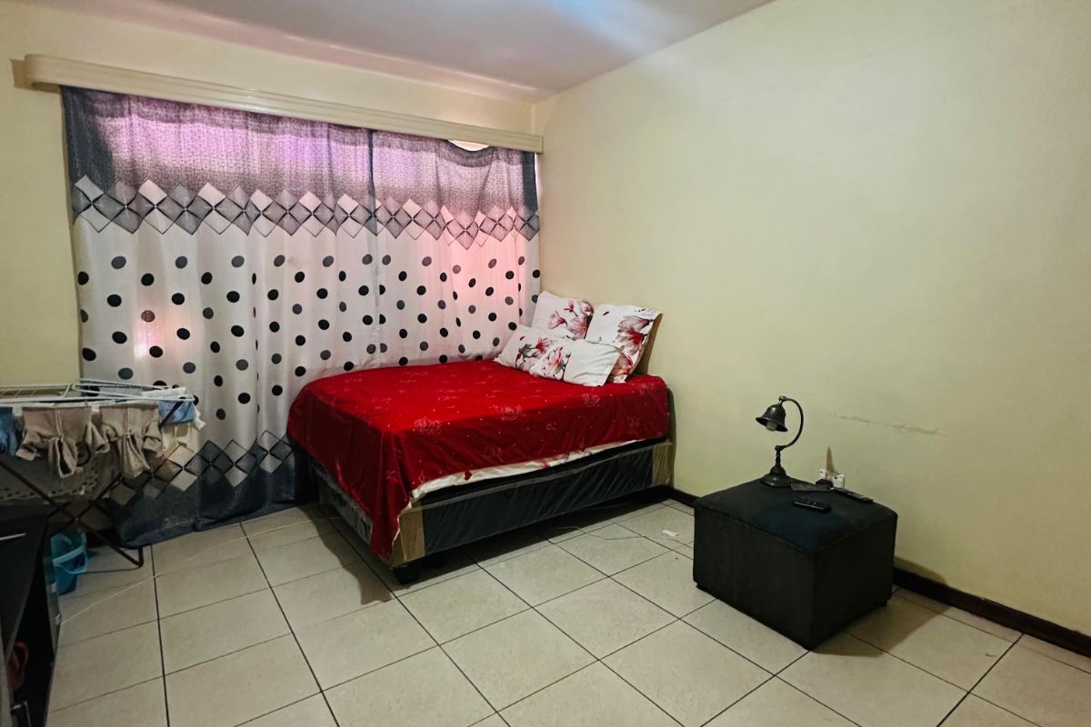 Apartment For Sale in Sunnyside - Photo 5