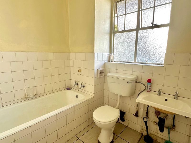 Apartment For Sale in Sunnyside - Photo 6