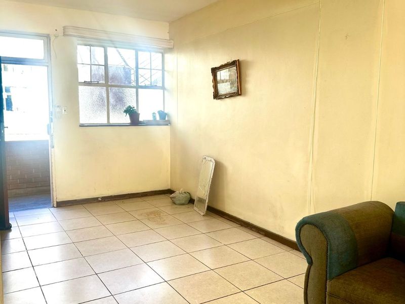 Apartment For Sale in Sunnyside - Photo 3