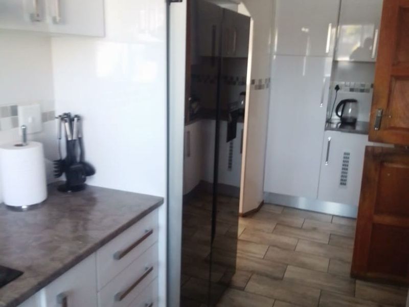 House For Sale in Rainbow Park - Photo 9