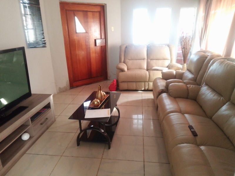 House For Sale in Rainbow Park - Photo 6