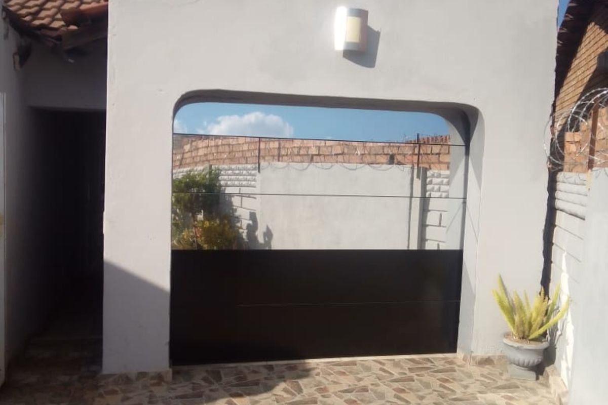 House For Sale in Rainbow Park - Photo 4