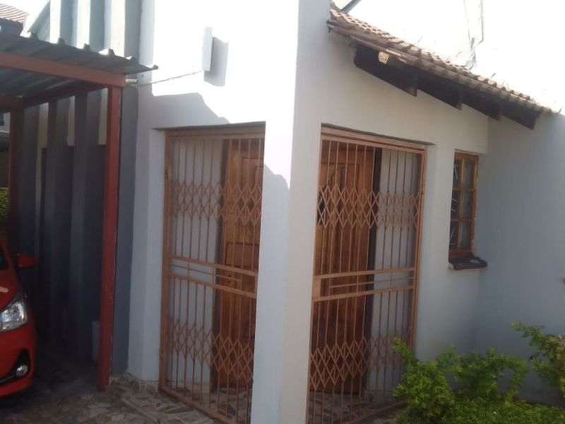 House For Sale in Rainbow Park - Photo 5