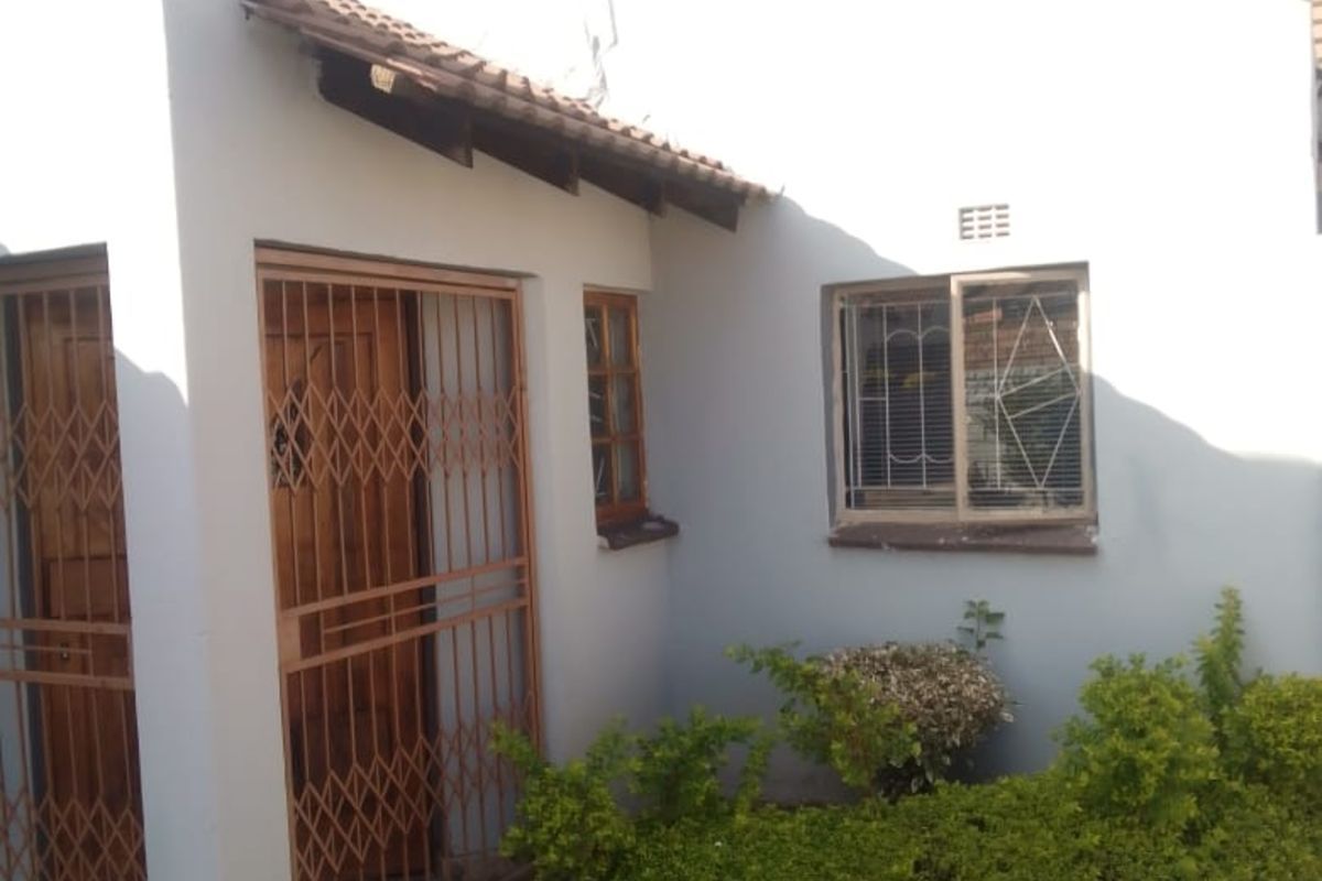 House For Sale in Rainbow Park - Photo 3