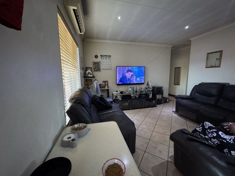 Townhouse For Sale in Monavoni - Photo 4