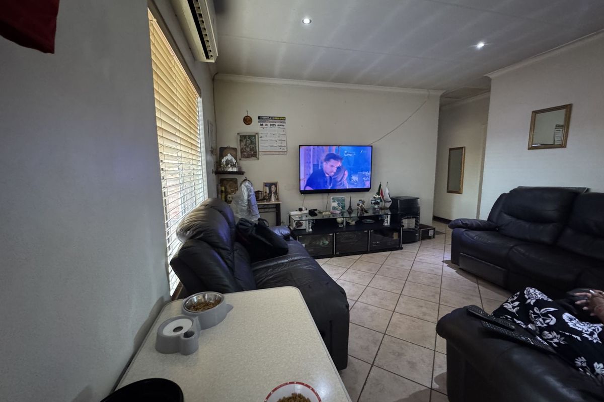 Townhouse For Sale in Monavoni - Photo 4