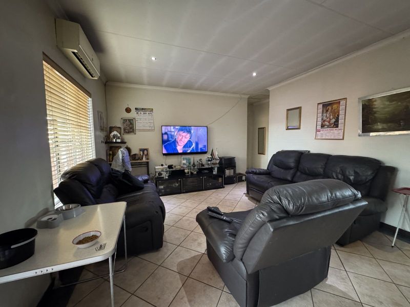 Townhouse For Sale in Monavoni - Photo 6