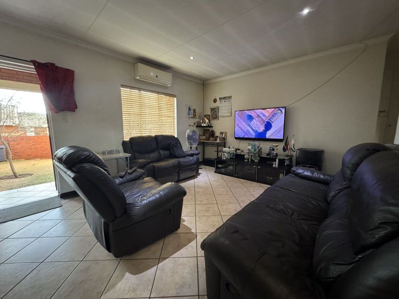 Townhouse For Sale in Monavoni - Photo 5