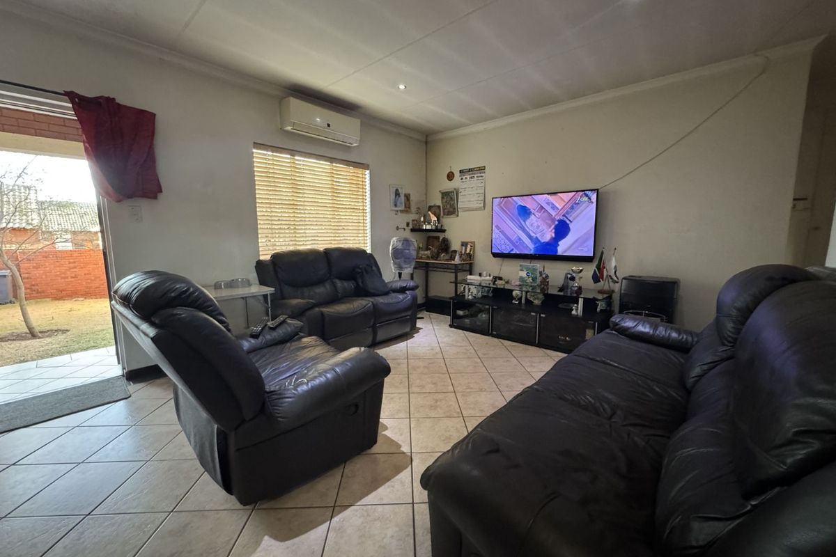 Townhouse For Sale in Monavoni - Photo 5