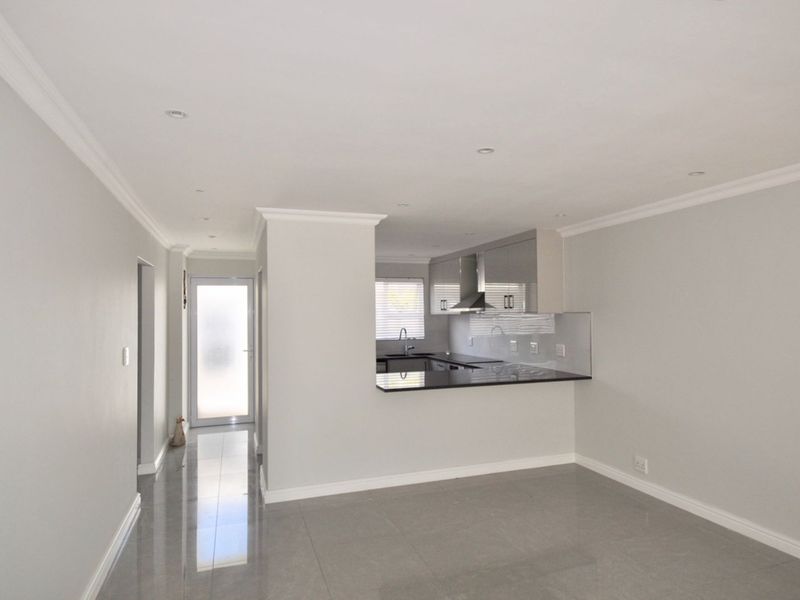 House For Sale in Woodbridge Island - Photo 2