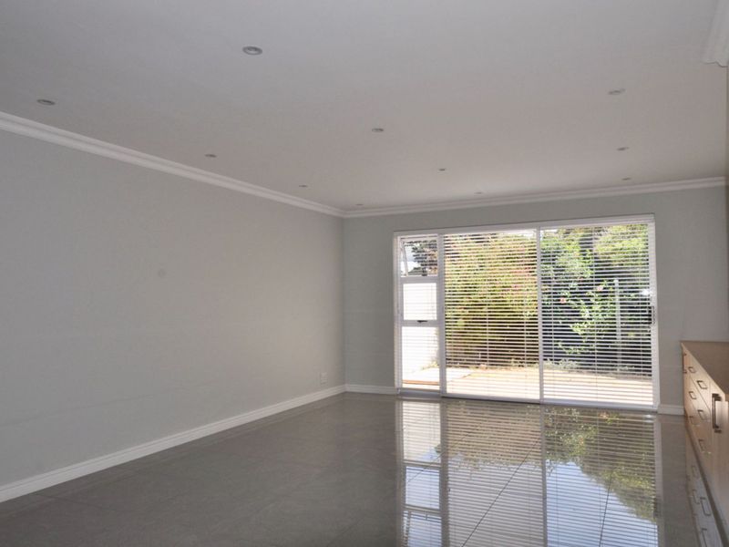 House For Sale in Woodbridge Island - Photo 3