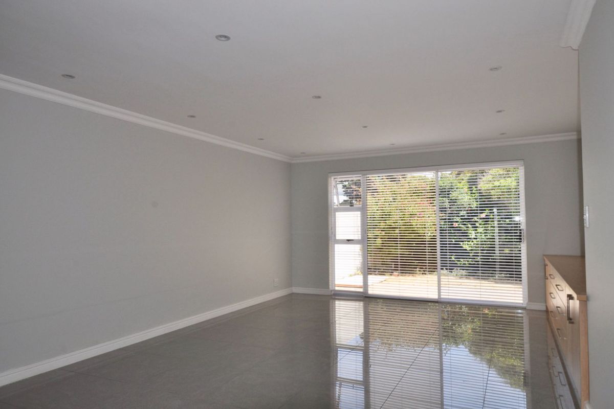House For Sale in Woodbridge Island - Photo 3