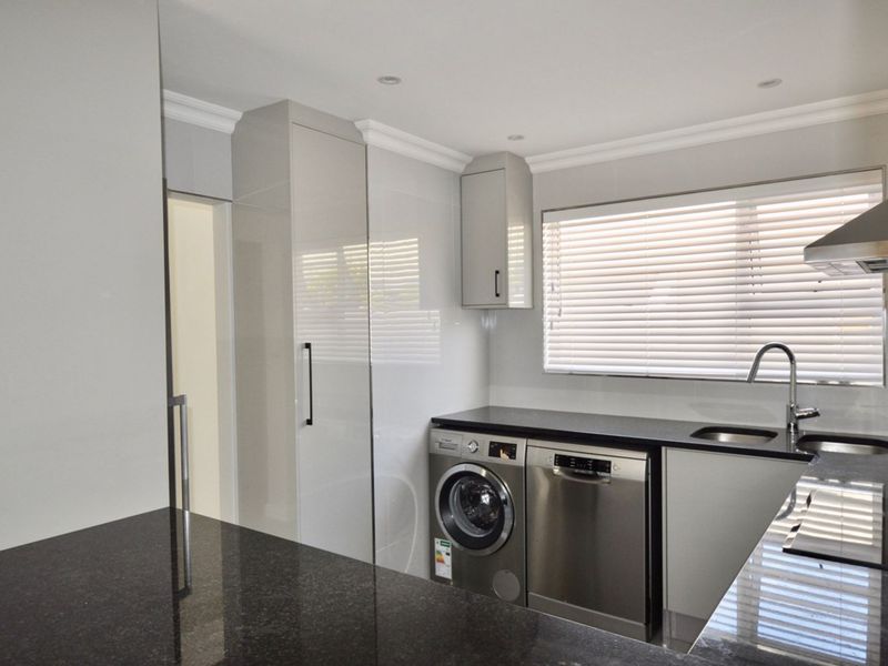 House For Sale in Woodbridge Island - Photo 5