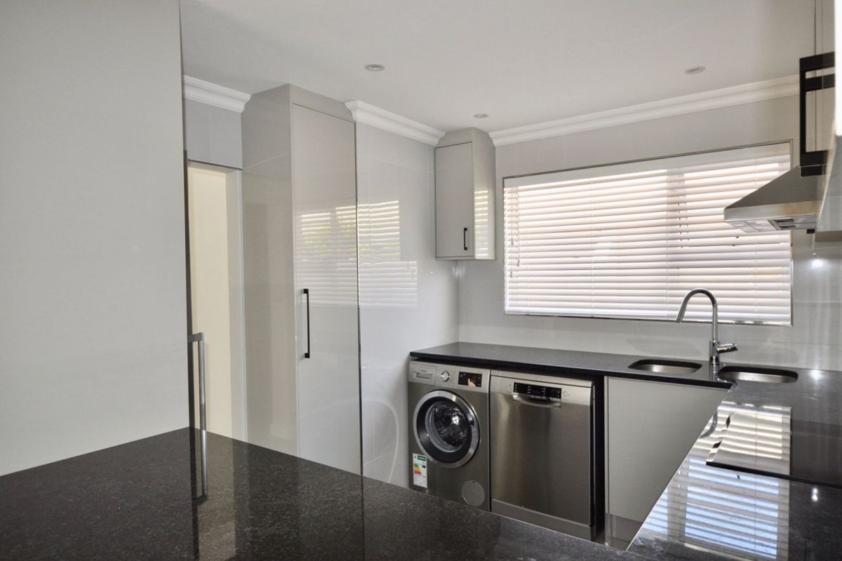 House For Sale in Woodbridge Island - Photo 5
