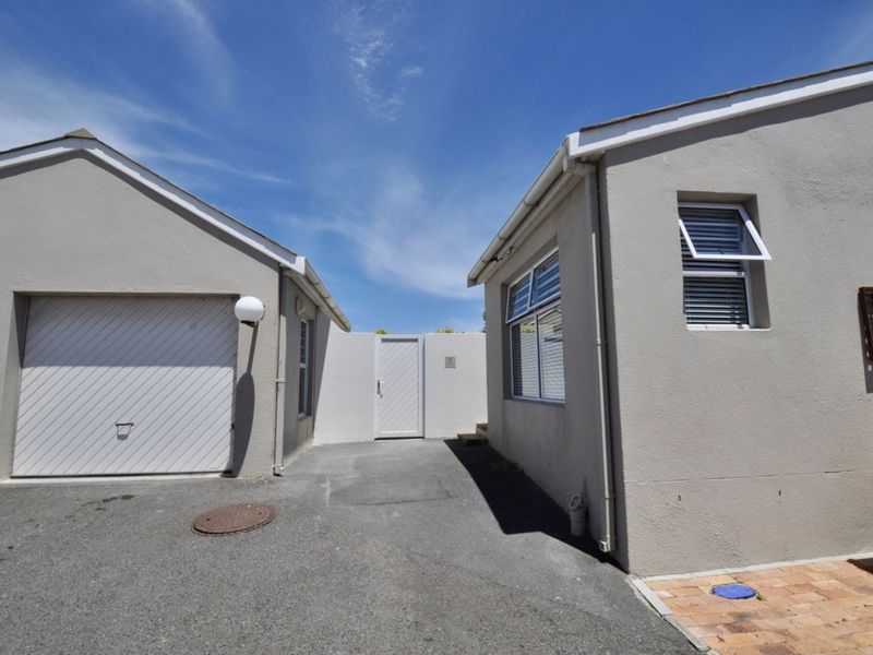 House For Sale in Woodbridge Island - Photo 10