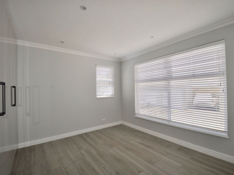 House For Sale in Woodbridge Island - Photo 9