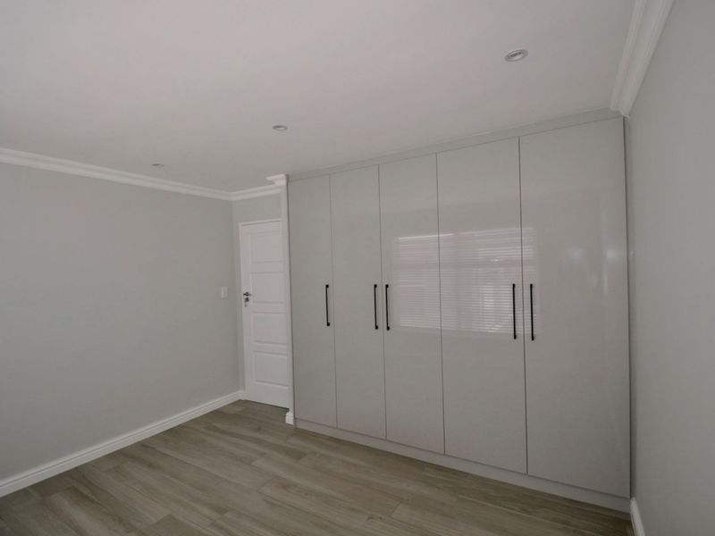 House For Sale in Woodbridge Island - Photo 7