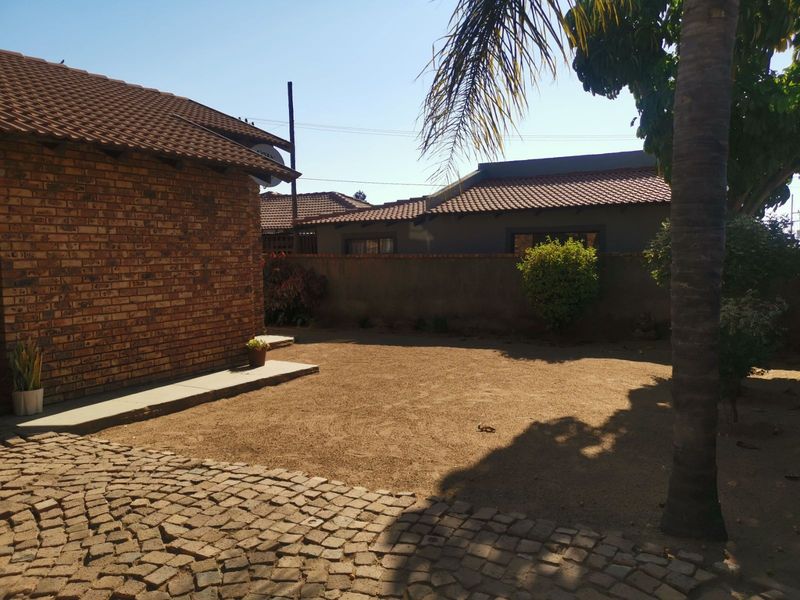 House For Sale in Lebanon - Photo 3