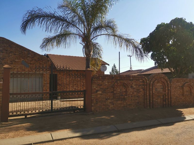House For Sale in Lebanon - Photo 1