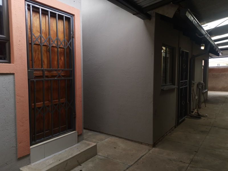 House For Sale in Soshanguve Ext - Photo 10
