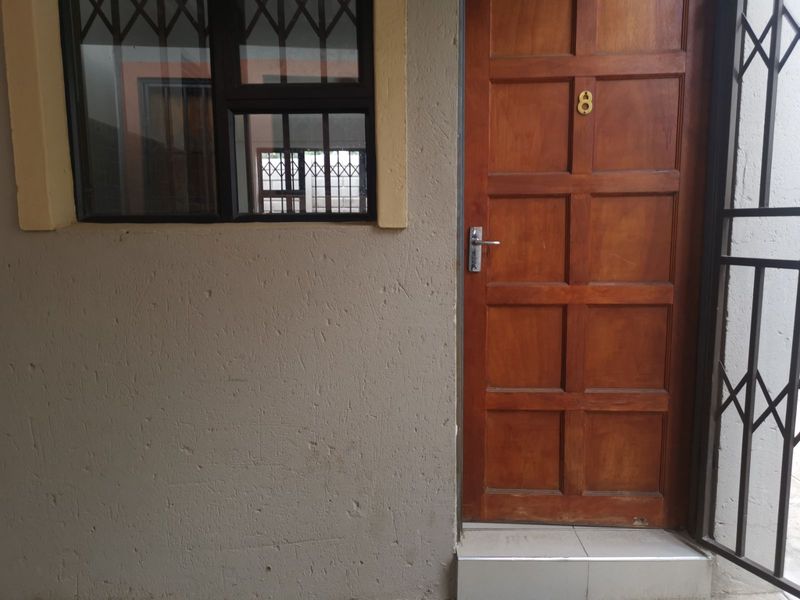 House For Sale in Soshanguve Ext - Photo 2
