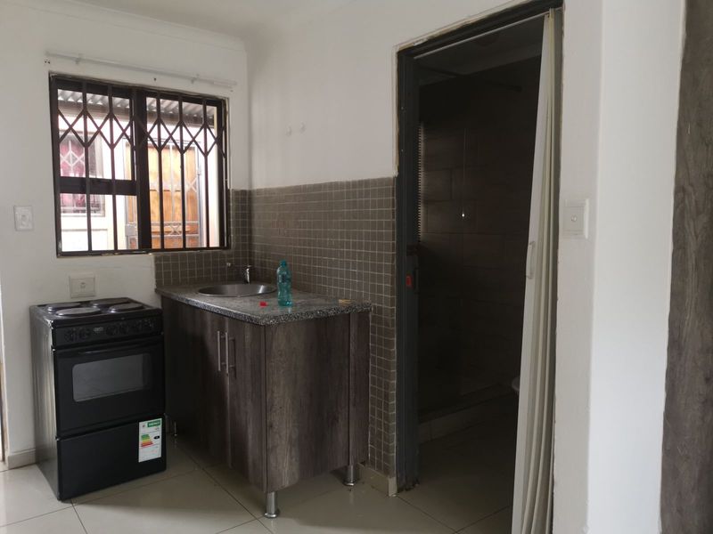 House For Sale in Soshanguve Ext - Photo 4