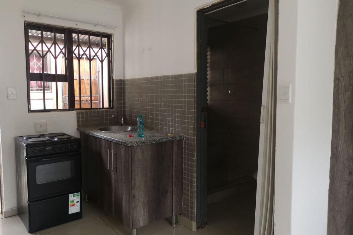 House For Sale in Soshanguve Ext - Photo 4