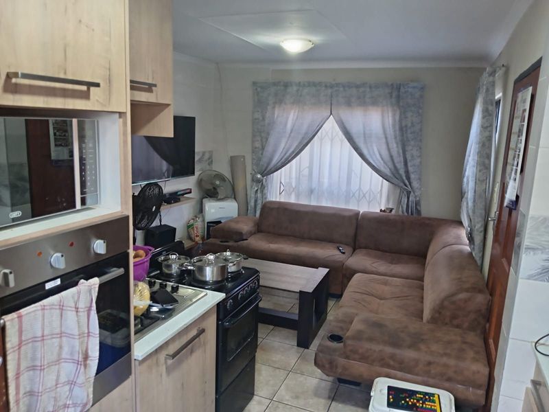 House For Sale in Soshanguve Ext - Photo 8