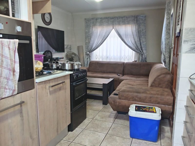 House For Sale in Soshanguve Ext - Photo 7