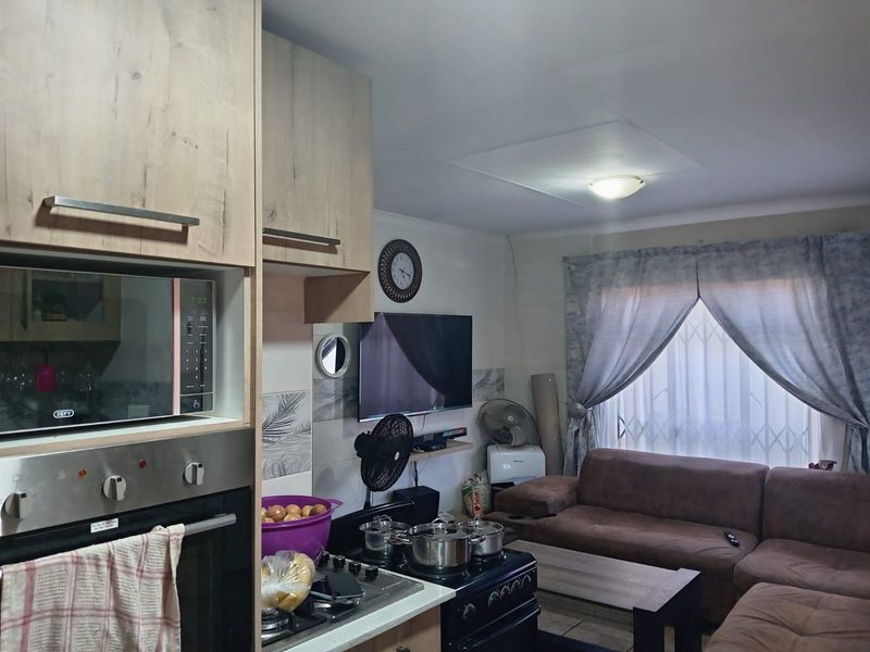 House For Sale in Soshanguve Ext - Photo 9