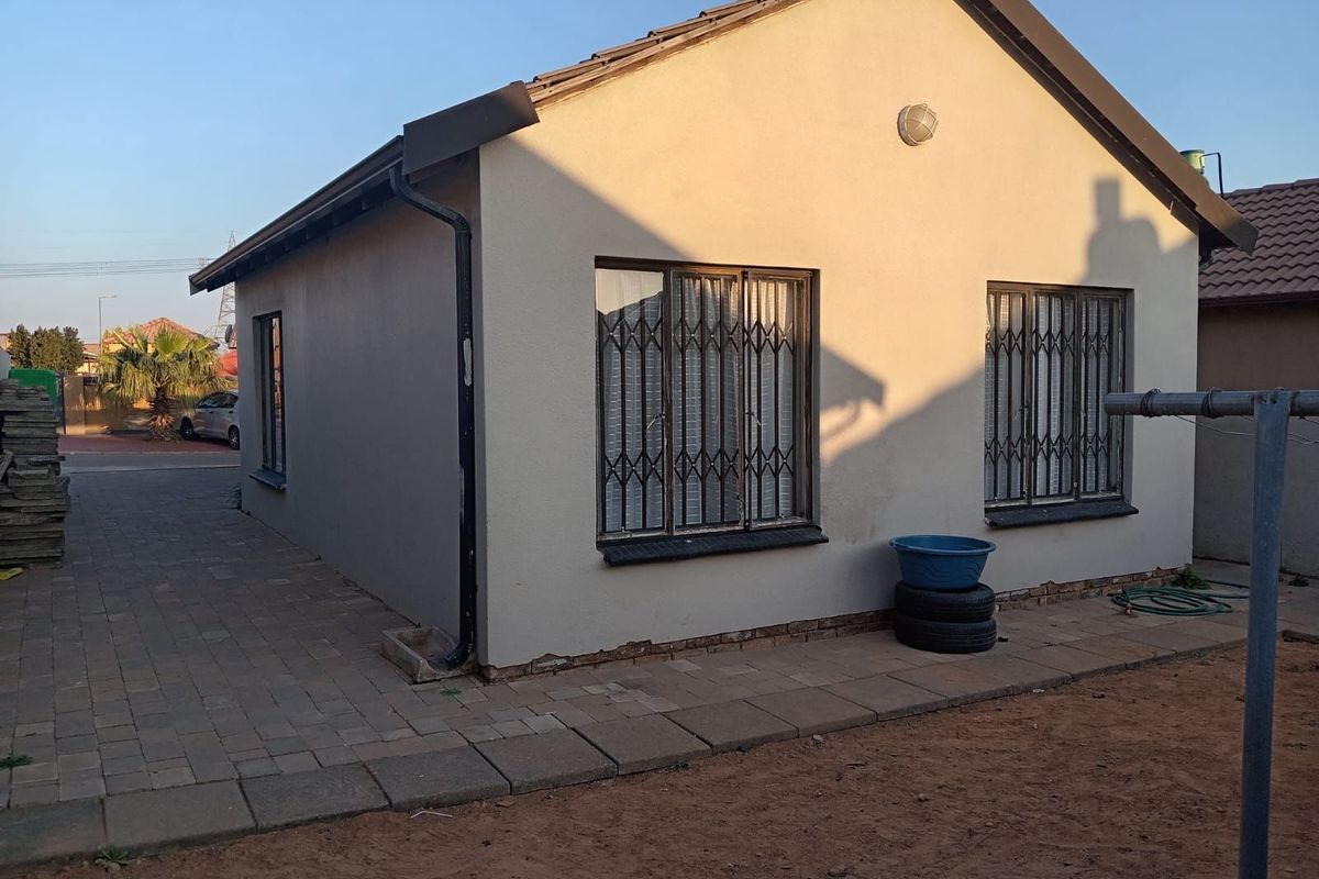 House For Sale in Soshanguve Ext - Photo 4