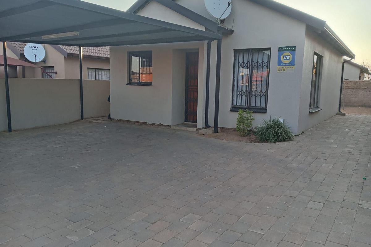 House For Sale in Soshanguve Ext - Photo 3