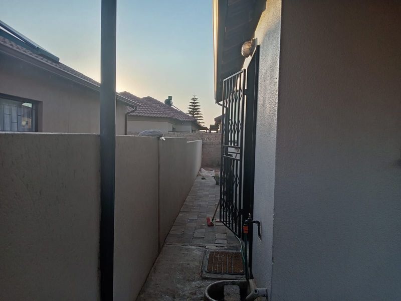 House For Sale in Soshanguve Ext - Photo 5