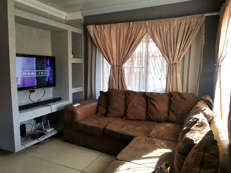 House For Sale in Soshanguve East Ext 6 - Photo 9