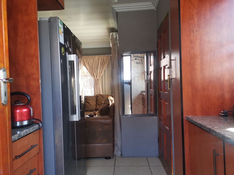 House For Sale in Soshanguve East Ext 6 - Photo 5