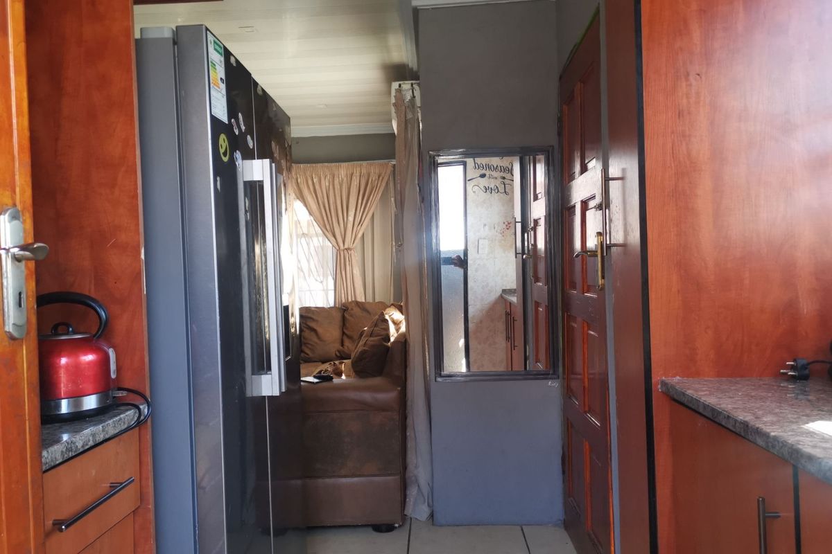 House For Sale in Soshanguve East Ext 6 - Photo 5