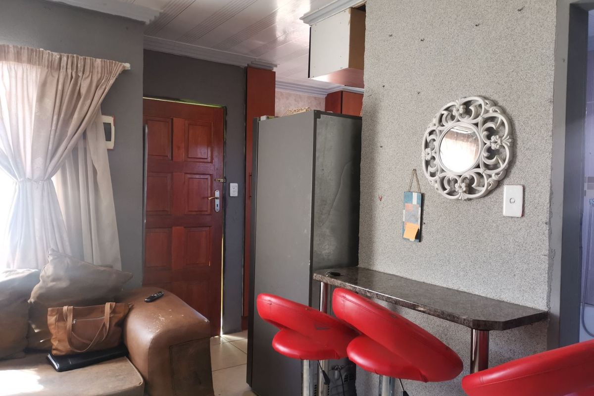 House For Sale in Soshanguve East Ext 6 - Photo 2