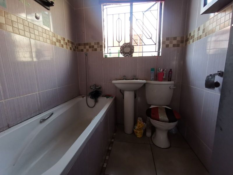House For Sale in Soshanguve East Ext 6 - Photo 3